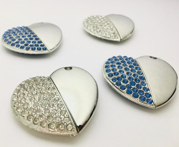 PEN DRIVE CORAÇÃO STRASS